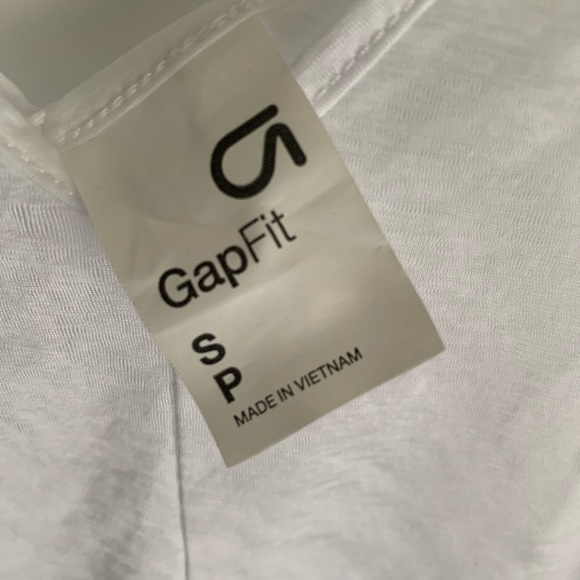 2 for $20 -🤍 White GAP Fit Top 🤍 - Picture 4 of 5